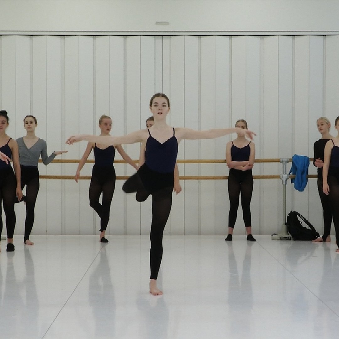Odense Balletskole med de helt store | TV2 Fyn