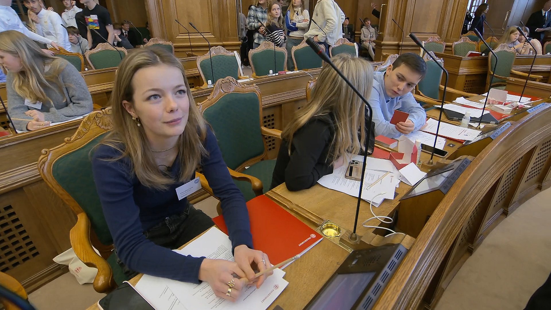 Se Videoen: Politiker For En Dag - Skoleelever Fremlagde Egne Forslag I ...