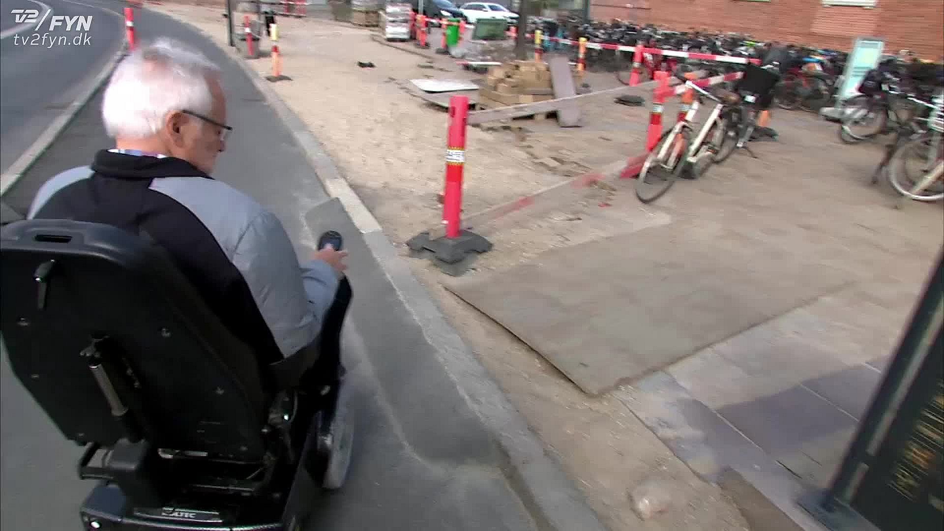 Abnorm Forsvinde Gæstfrihed Forhindringer: Med kørestol gennem vejarbejdet? God fornøjelse! | TV 2 Fyn