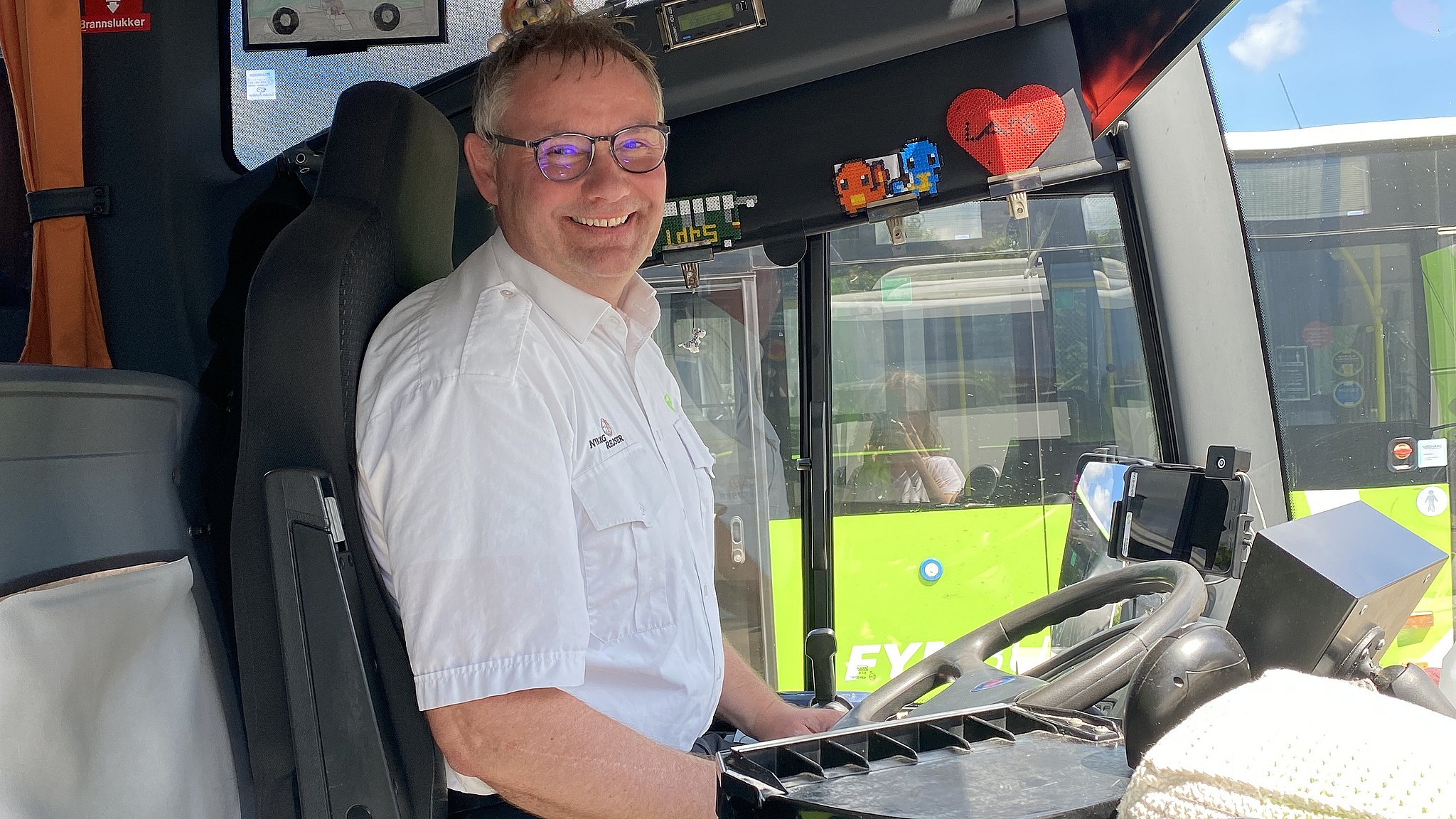 Lars-buschauffør har kørt bus i 26 år: - Han er en meget person, der betyder meget os alle | TV2 Fyn
