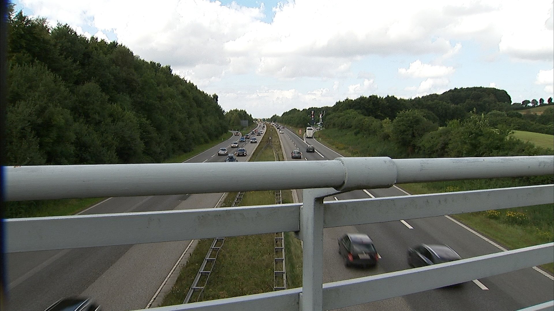 Efter Stenkast Nu Kommer Der Lys På Motorvejsbro Tv2 Fyn 