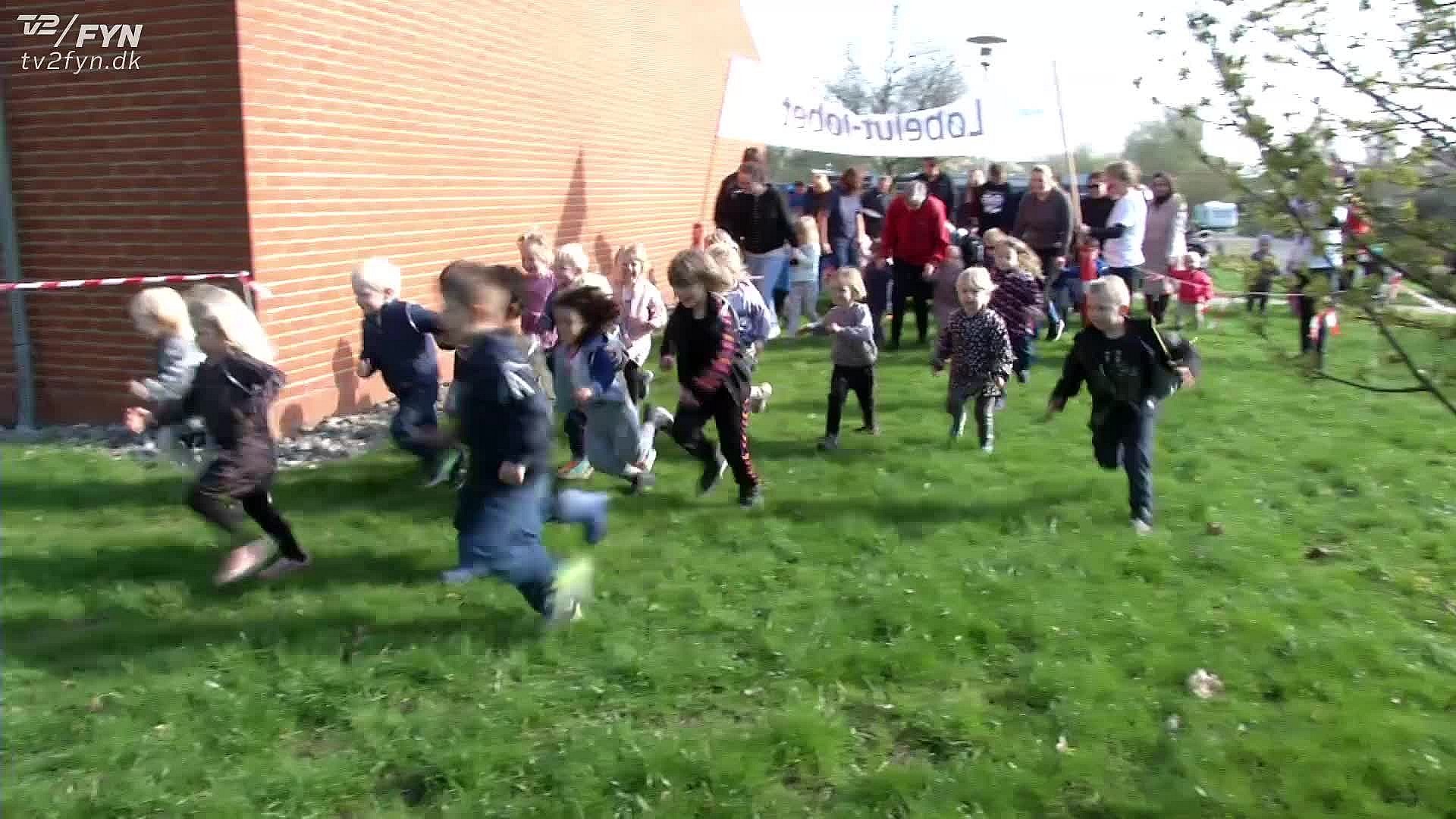 Minimaraton For De Mindste: Hundredvis Af Små Børn Løber | TV 2 Fyn