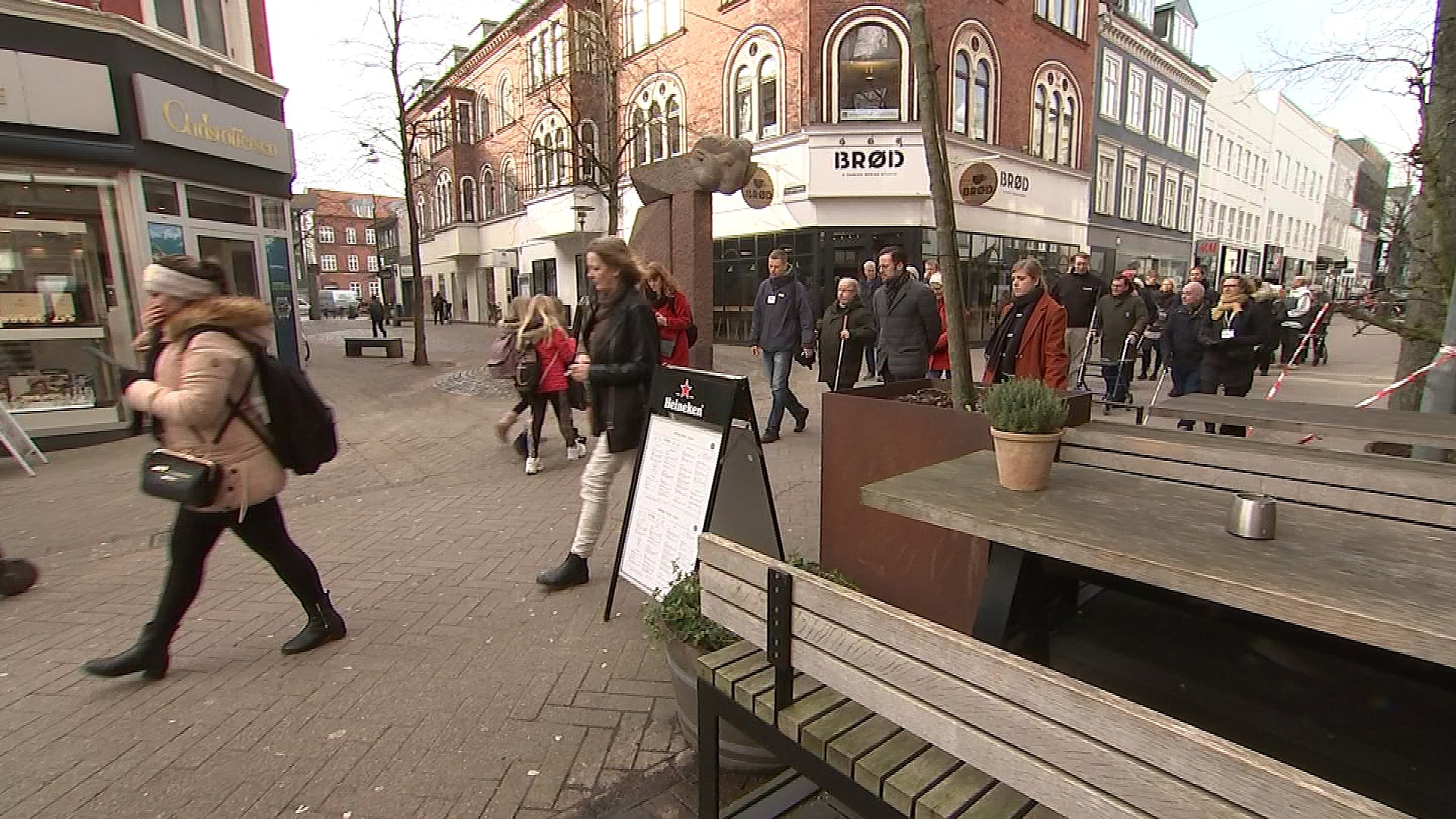 Blinde I Odense Kritiserer Forholdene I Byens Gader | TV 2 Fyn