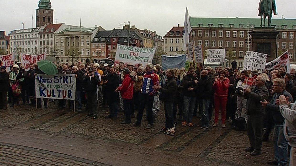 Hestefolk I Demonstration Foran Christiansborg | TV2 Fyn