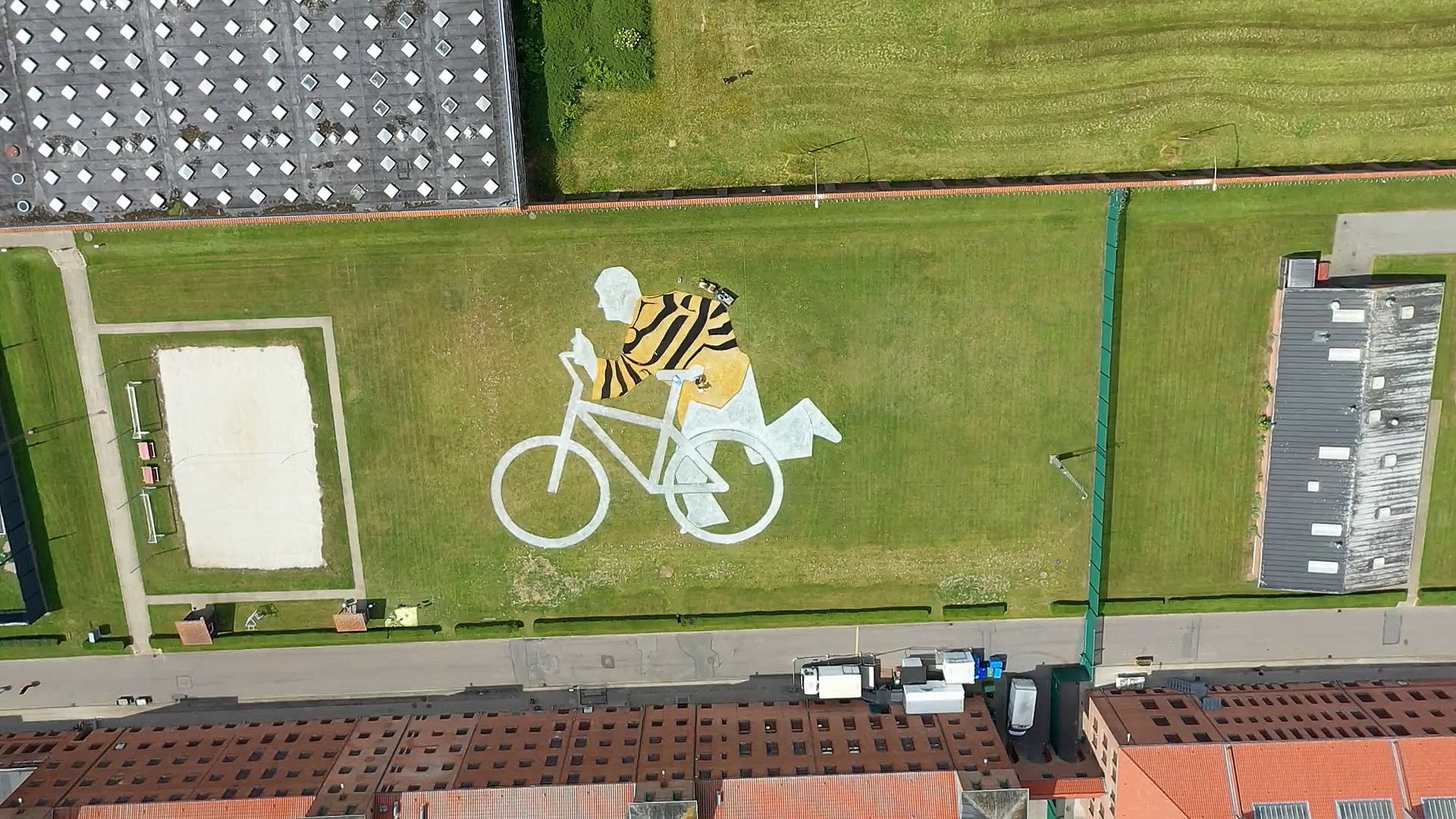 Fængslende kunst: Indsatte Tour de France bag murene | TV2 Fyn