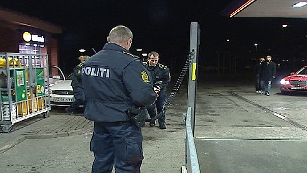 Mand Anholdt Med Stor økse Ved Tankstation | TV 2 Fyn