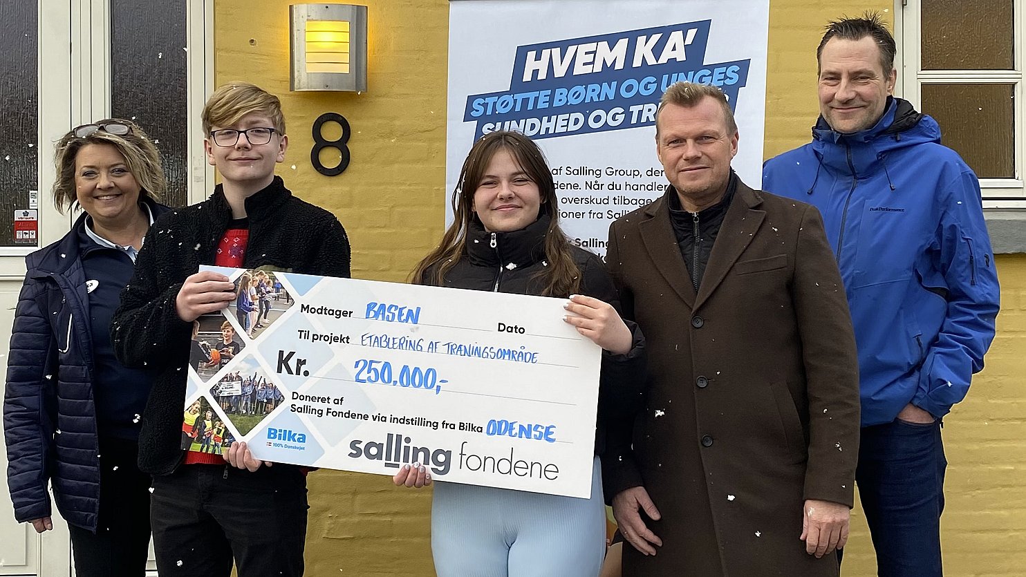 basen-fyn-modtager-donation-p-250-000-kroner-tv-2-fyn